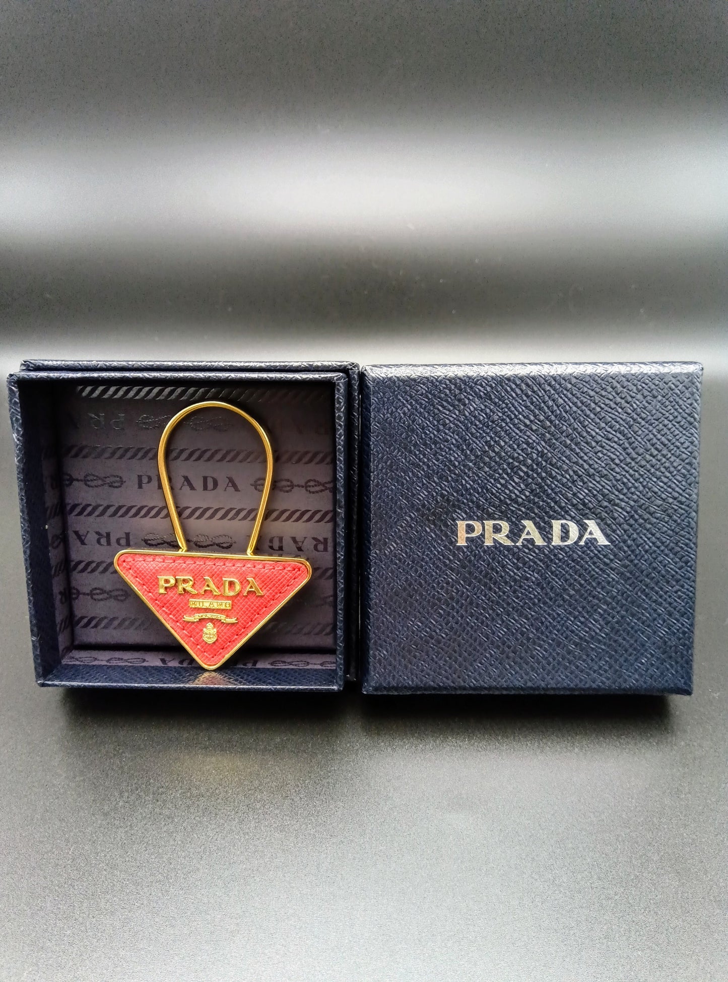 PRADA#サフィアーノ#トライアングル#キーリング#チャーム