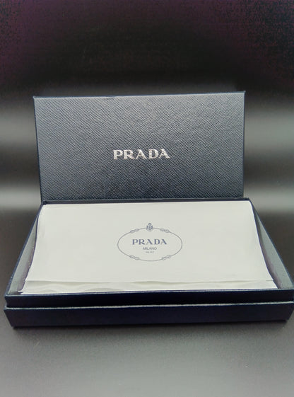 PRADAリボン長財布ファスナー